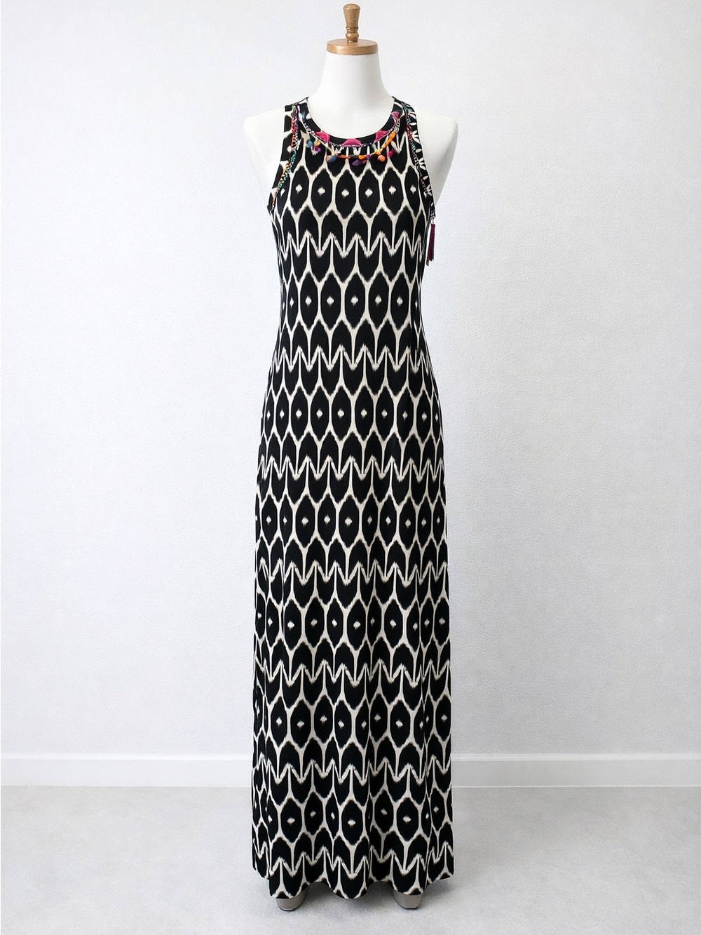 Trina Turk Black White Quiet Luxury Coastal chic Cruise Vacation Maxi Dress M